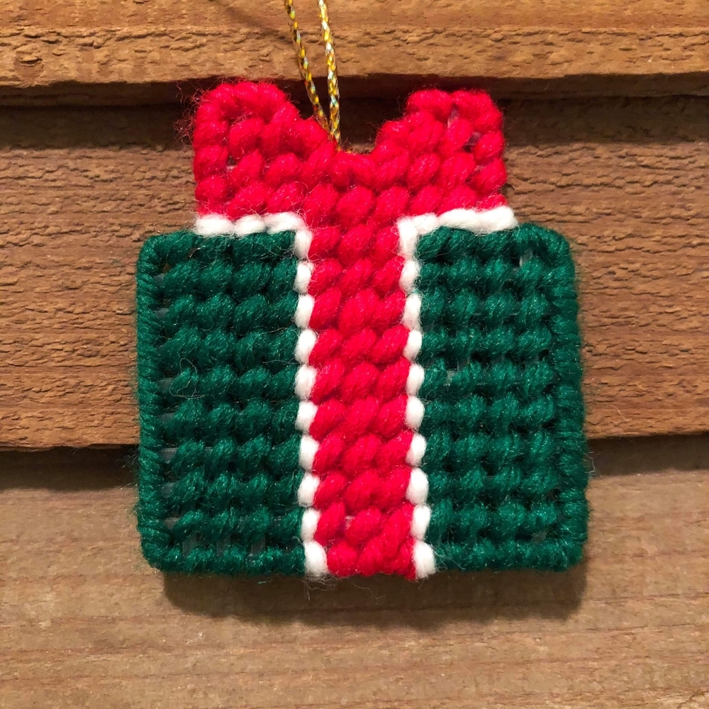 Green Gift Plastic Canvas Christmas Ornament